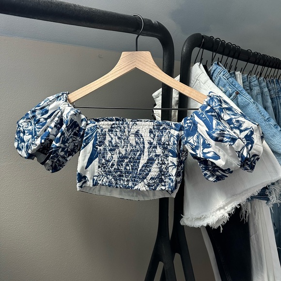 Abercrombie & Fitch Puff Sleeve Top - Picture 4 of 4